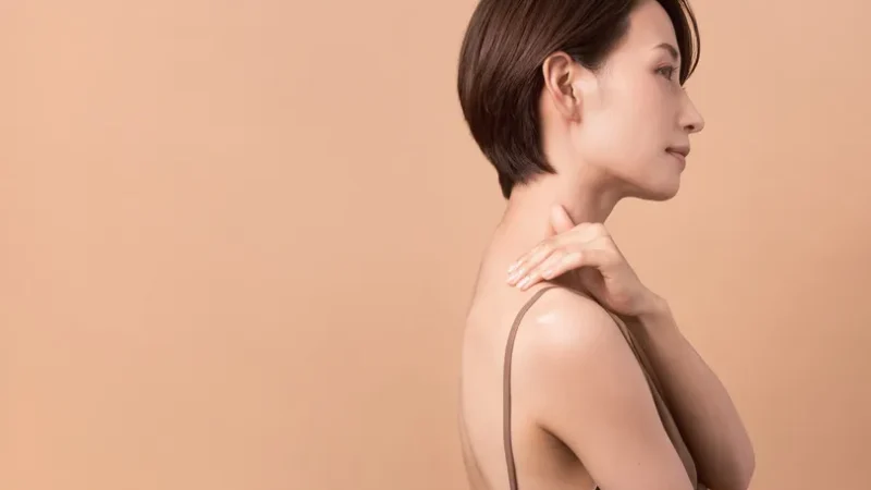 自分で背中の脱毛はできる？無人脱毛サロンでの施術コツとペア施術のオススメポイント！